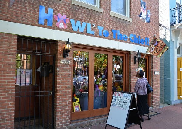 Howl to the chief is one of my favorite dog puns.